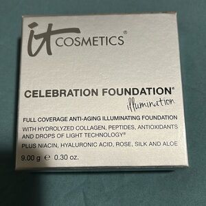 It cosmetics CELEBRATION FOUNDATION ILLUMINATION BRAND NEW IN BOX LIGHT